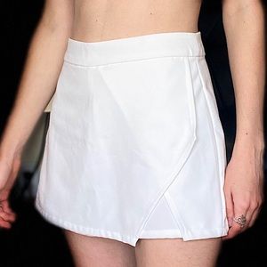 NEW Cloth inc white high waisted shorts